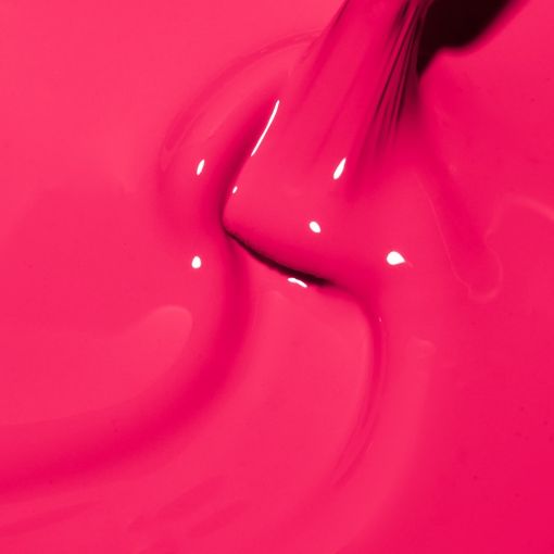 Nahaufnahme von flüssiger, heller pinker Farbe auf einer glatten Oberfläche