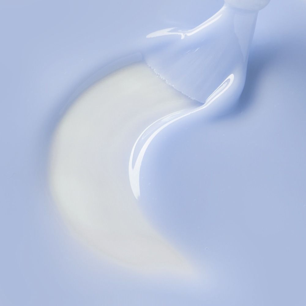 Nahaufnahme von Cupio RevoGel Flüssig – Frosted Coconut 15ml, flüssiges Polygel für präzise, schnelle und langlebige Nagelmodellage