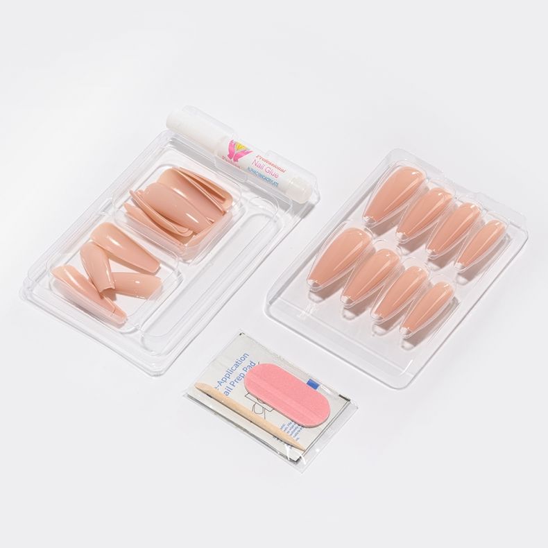 perfect_nude_b Set mit verschiedenen künstlichen Nägeln in nude Farbton, enthalten sind Kleber und Nagelfeile