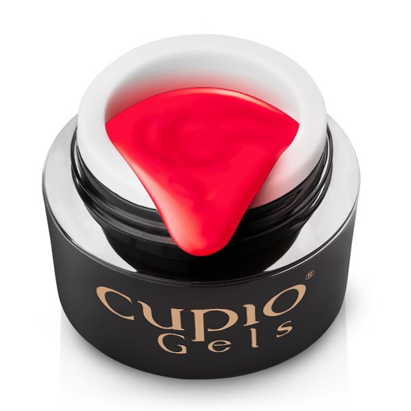 neon_cyclam Roter Gel-Nagellack von Cupio mit cremiger Textur in einer Glastube mit schwarzem Deckel.