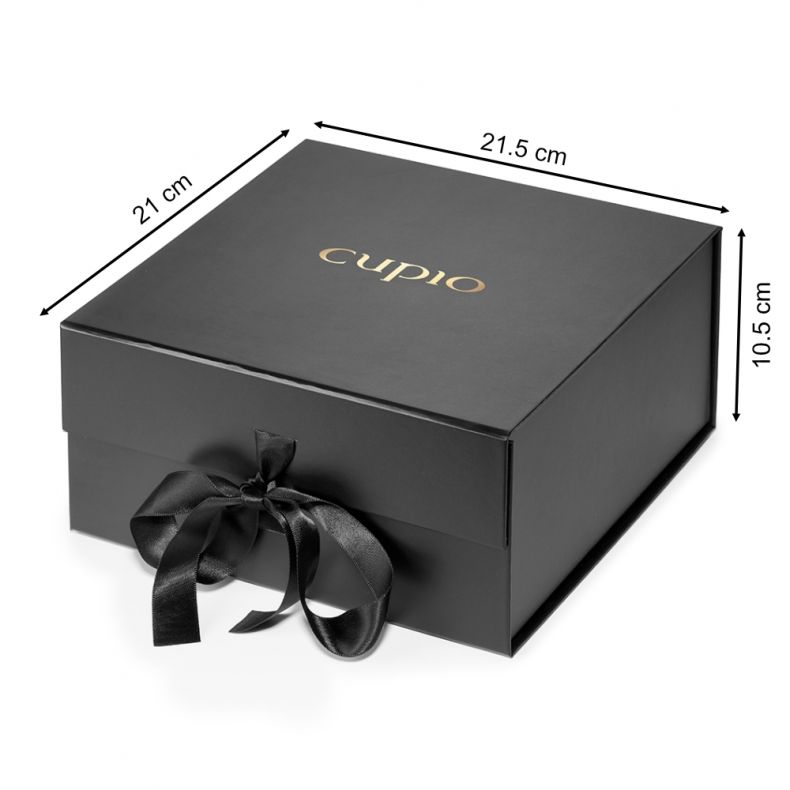 Schwarze Geschenkbox von cupio mit schönen Maßen, ideal für Geschenke.