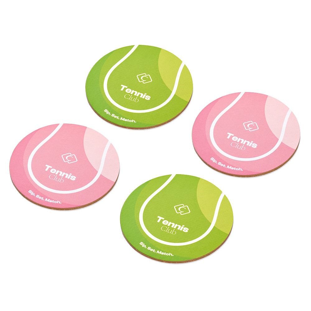 Vier runde Untersetzer im Tennisball-Design in Grün und Rosa mit Tennis Club-Aufdruck