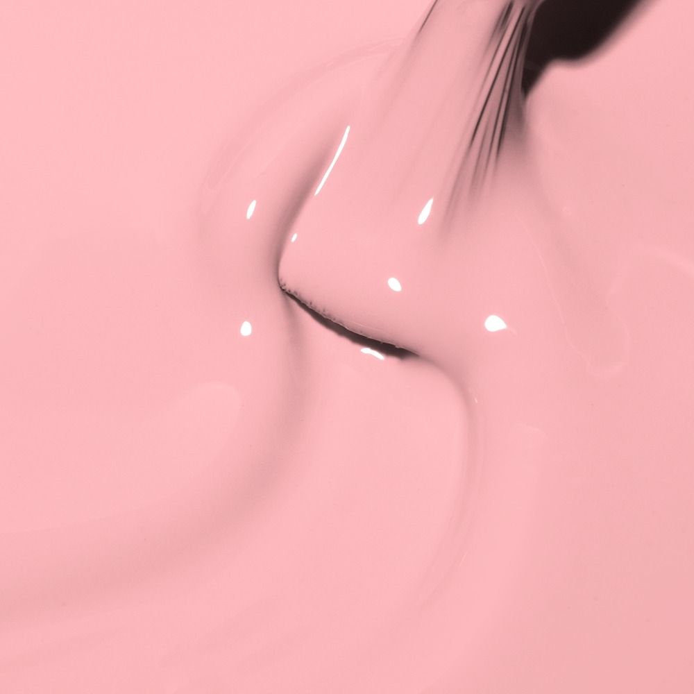 Nahaufnahme eines glänzenden korallrosa Gelacks mit Pinsel – Cupio Gellack The One Coral Pink 15ml für eine elegante, langanhaltende Maniküre