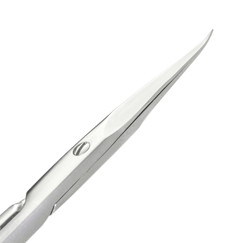 forfecuta_pro_18_x-tra_curved_c Detailaufnahme einer hochwertigen Schere mit glänzenden Klingen