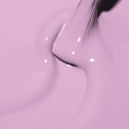 Nahaufnahme von pinker Farbe, die auf eine glatte Oberfläche fließt