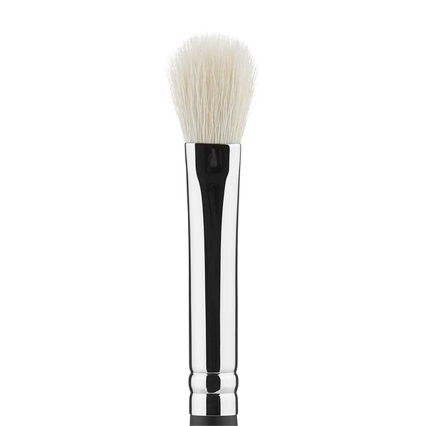 Rasierpinsel mit feinen Borsten und glänzendem Griff für eine angenehme Rasur