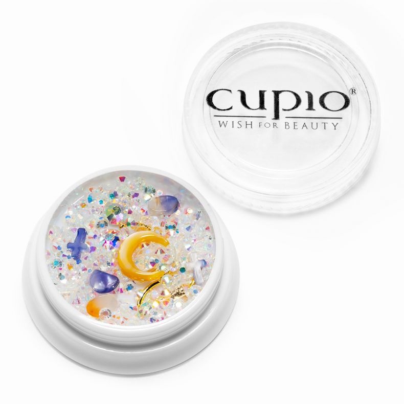 Nail Art Dekoration mit Glitzer und verschiedenen Formen in Dose von Cupio