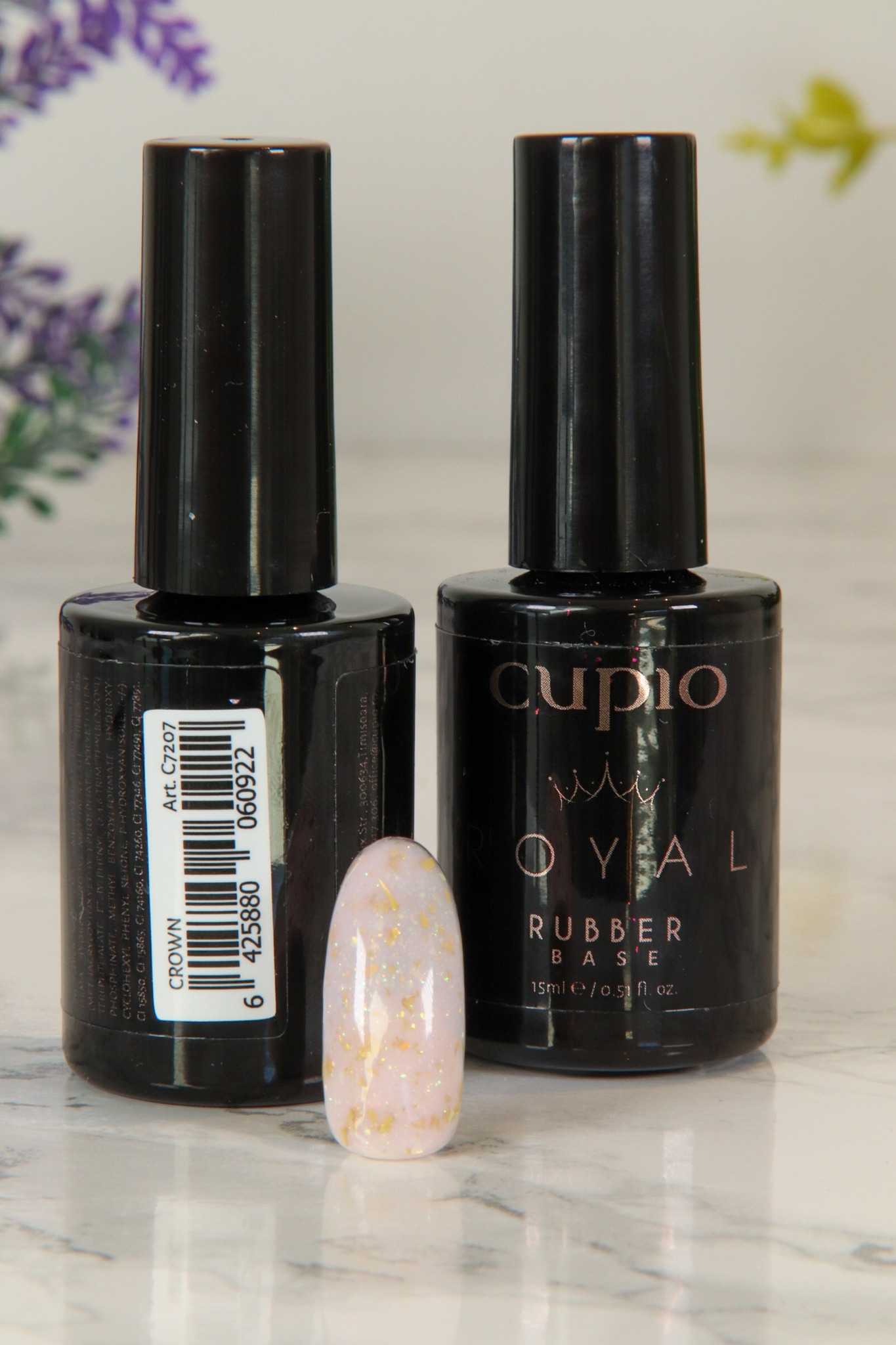 331613909_752955889561974_5199996391687088717_n Cupio Royal Rubber Base in 15 ml Flasche und dekorativer Nagel.