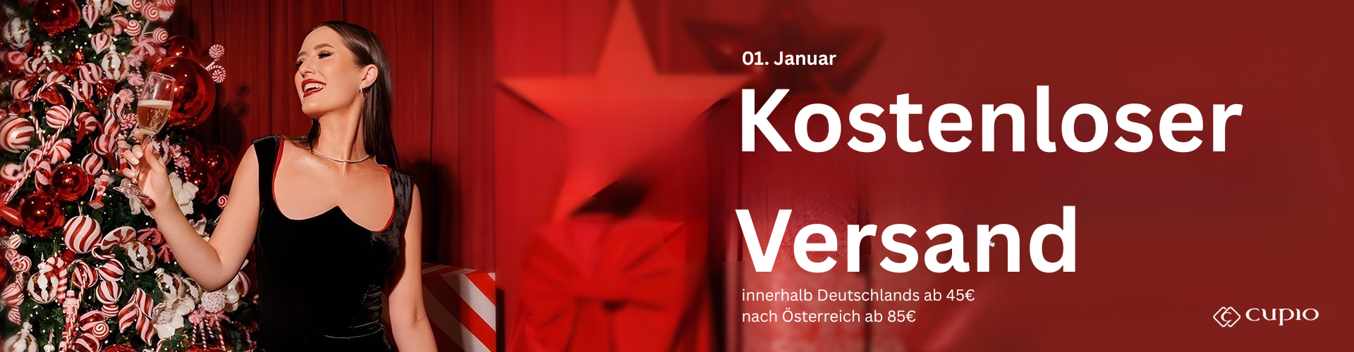 Frau feiert vor Weihnachtsbaum, Cupio wirbt mit Gratisversan