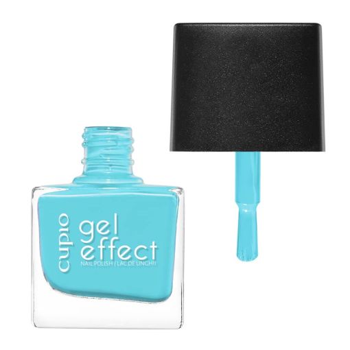 Flasche mit blauer Nagellack von Cupio im Gel-Effekt, Ansicht von oben mit Pinsel.