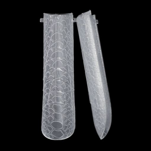 Zwei transparente Nageltips mit Reptil-Struktur