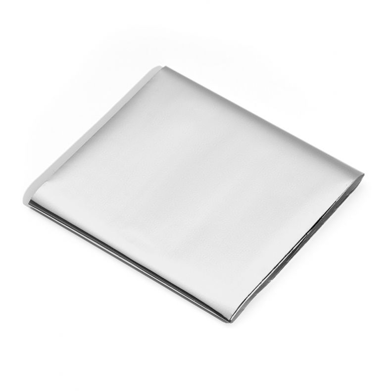 Schicker, metallischer Geldbeutel in Silber für stilvolle Aufbewahrung von Geld und Karten