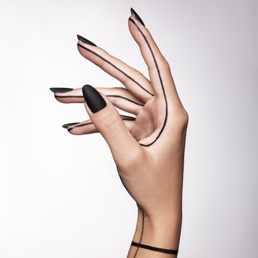 fatal_glance_perfect_matte2 Kreative Darstellung einer Hand mit langen, schwarzen Nägeln und zeichnerischen Linien