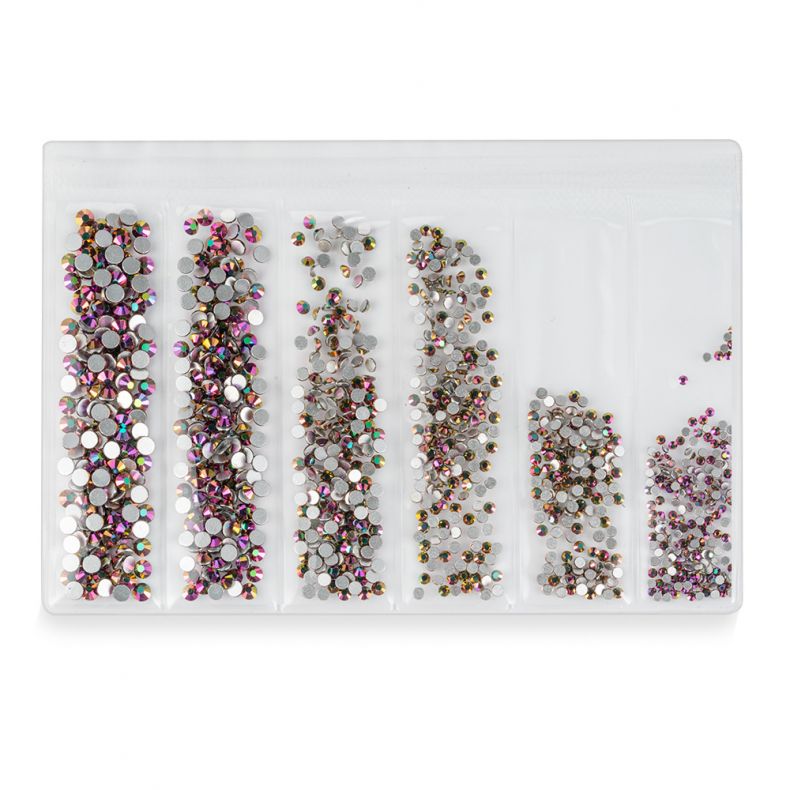 Set mit verschiedenen Strasssteinen in bunten Farben und Größen für Bastelprojekte
