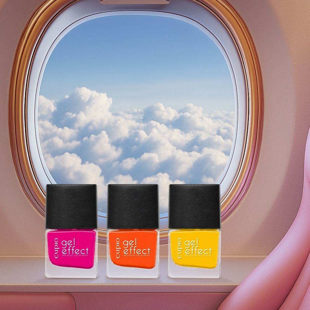 Drei Gel-Effekt Nagellacke in Pink, Orange und Gelb vor einem Flugzeugfenster mit Wolken.