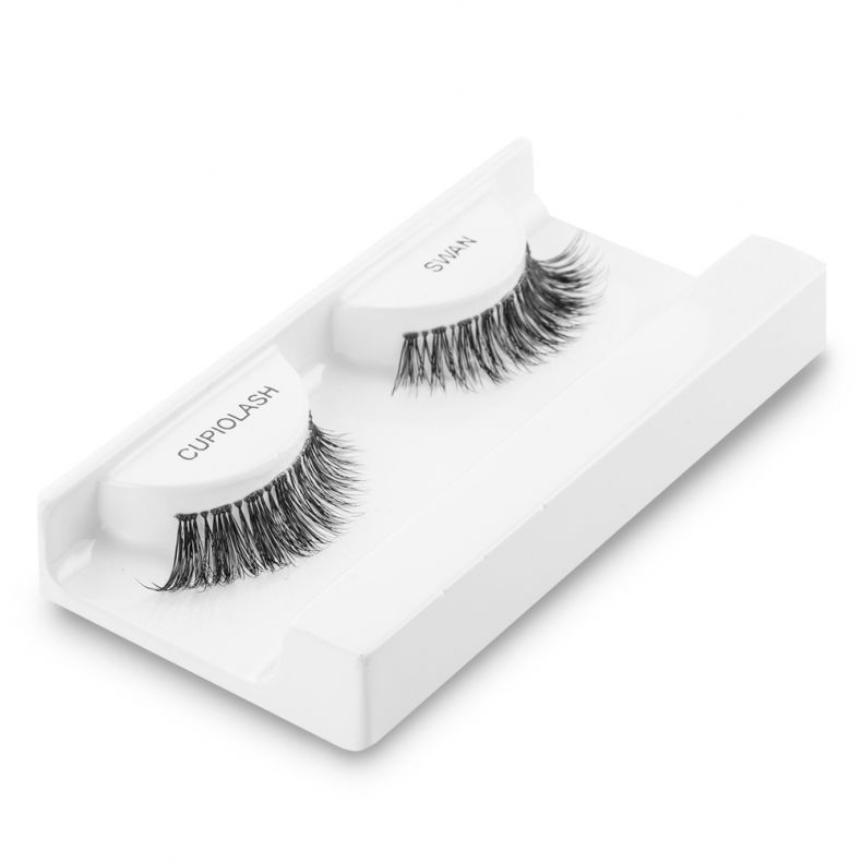 cupio_lash_soft_wispy_swan_3 Packung mit CupioLash falschen Wimpern für einen voluminösen Look
