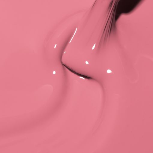 Nahaufnahme von pinkfarbener Farbe mit einem Pinsel, der in die Farbe eintaucht.