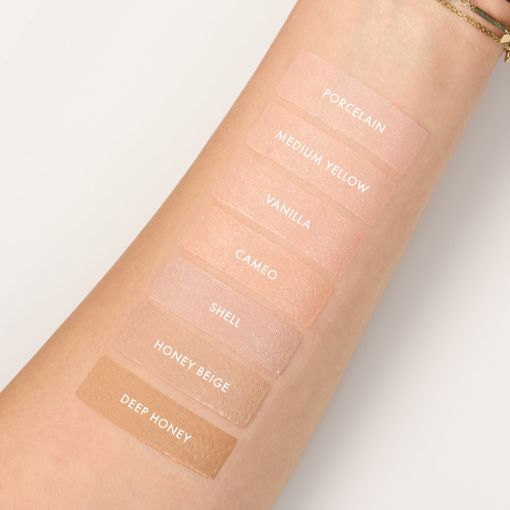 ultimate_hd_1_10 Farbtöne von Foundation auf einem Arm, darunter Porcelain, Medium Yellow, Vanilla, Cameo, Shell, Honey Beige und Deep Honey.