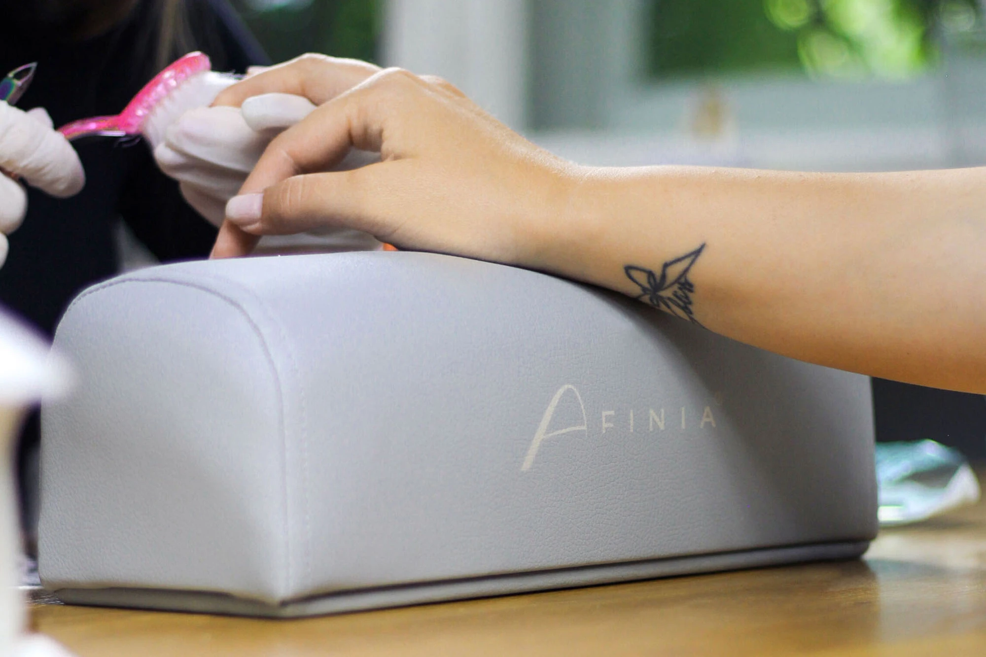 Graue AFINIA Handauflage für ergonomische Maniküre-Unterstüt