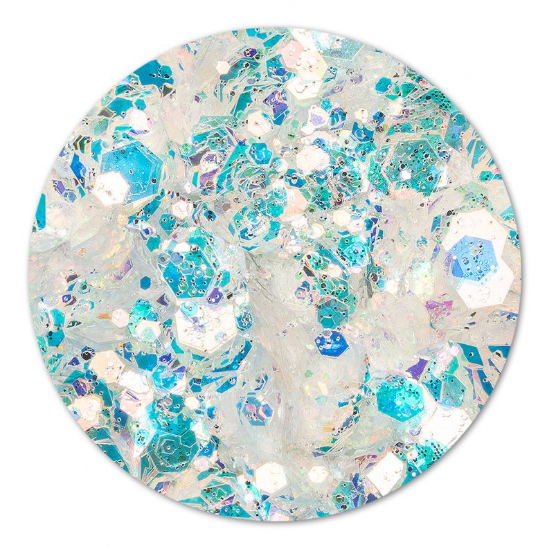 Nahaufnahme von schimmernden, bunten Glitzerpartikeln in verschiedenen geometrischen Formen