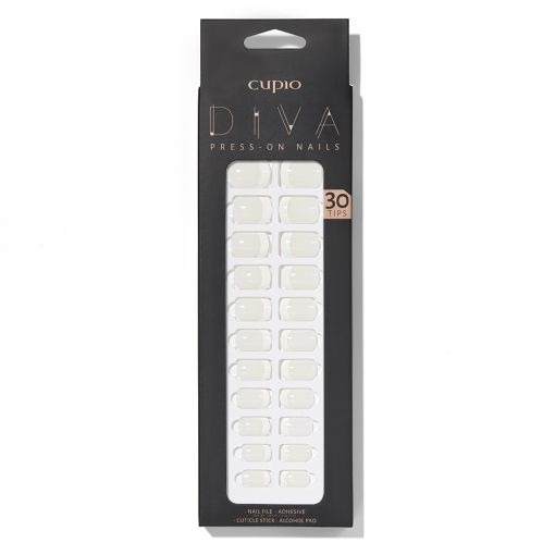white_french_c8381 Cupio Diva Press-On Nails in einer Verpackung mit 30 Tips für stilvolle Nägel