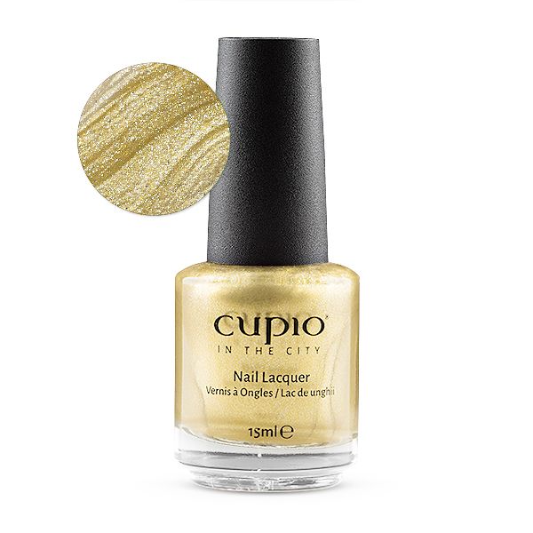 Goldfarbener Nagellack von Cupio mit schimmerndem Finish