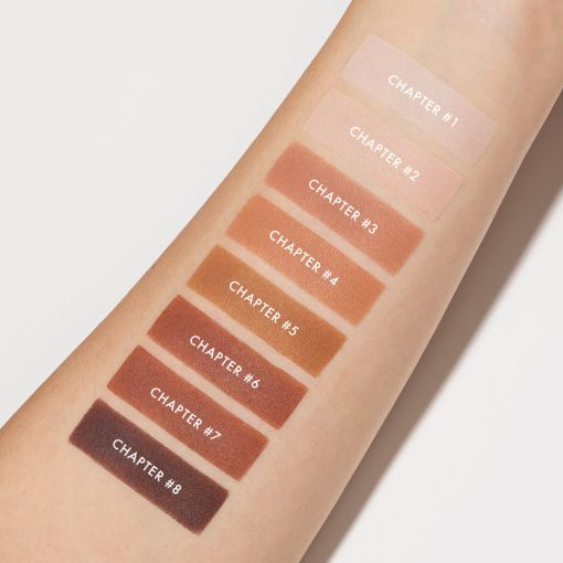 nude_storys Arm mit Farbswatches von Make-up, zeigt verschiedene Hauttöne