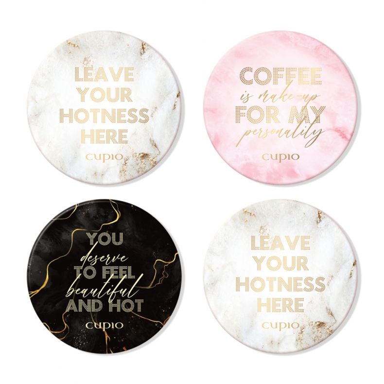 Vier kreative Untersetzer mit verschiedenen Sprüchen von Cupio auf Marmor-Design.