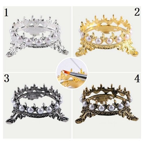 Schmuckständer in Kronen-Design in Silber und Gold mit Perlenapplikationen