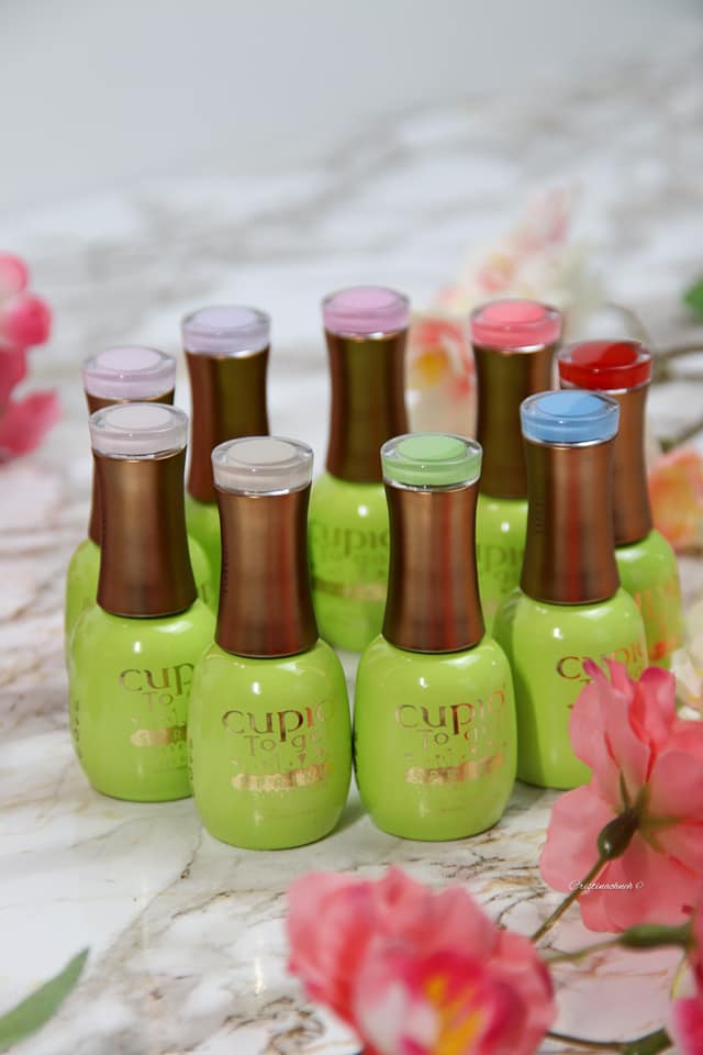 156968292_10219176452624943_7323618470942294654_n Set von Cupio Nagellacken in verschiedenen Farben auf Marmorhintergrund