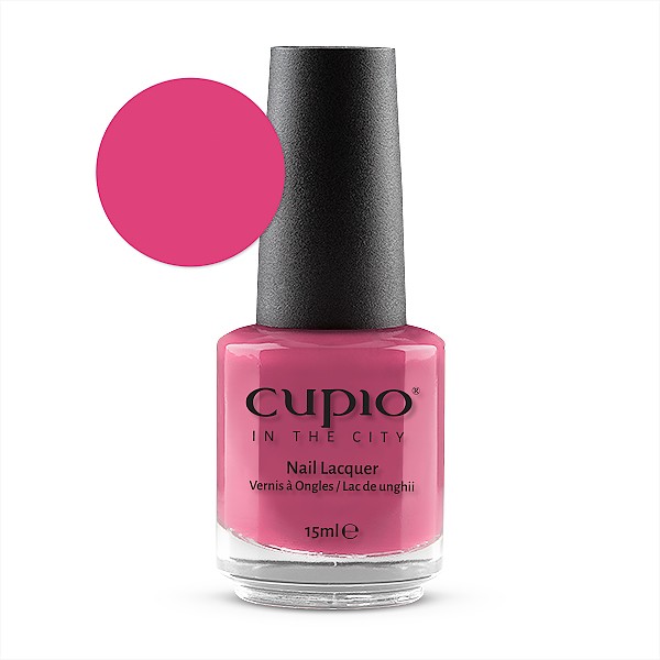 Flasche mit Cupio Nagellack in leuchtendem Pink