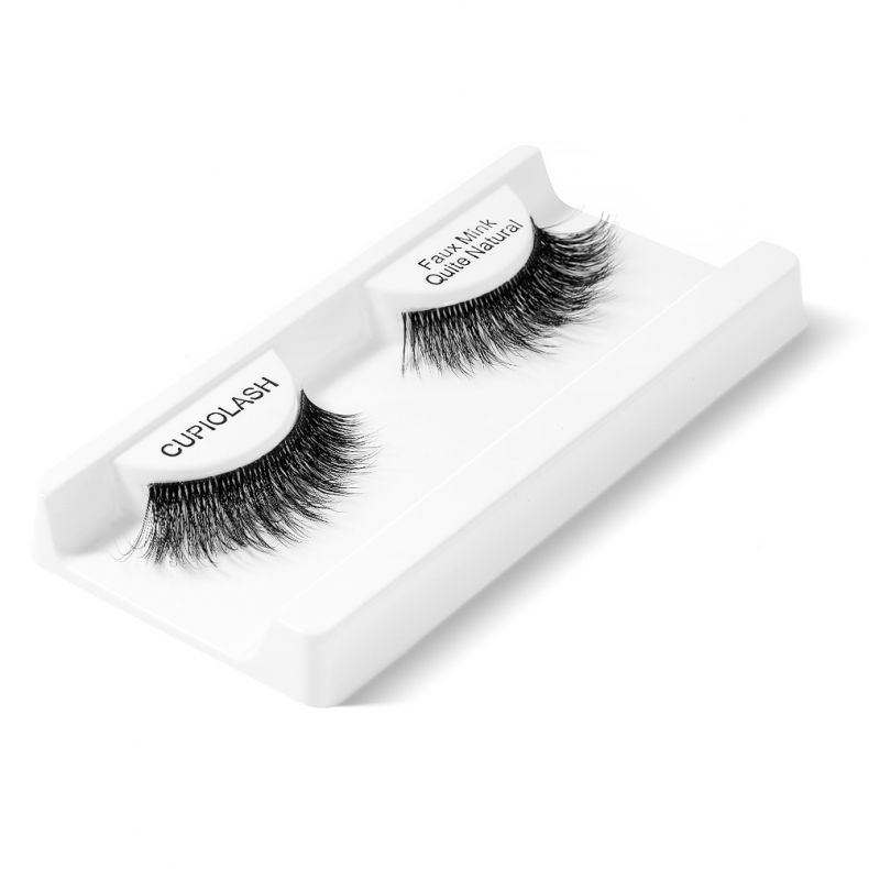 CupioLash Wimpern in einer weißen Verpackung, ideal für einen natürlichen Augenaufschlag