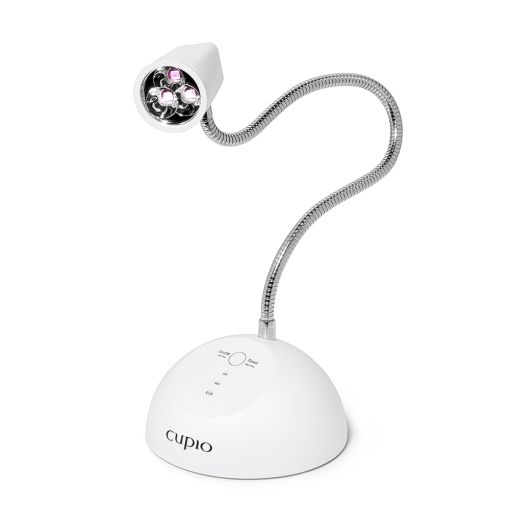 lampa_flex_c Flexibel einstellbare LED-Lampe von Cupio auf einem weißen Sockel