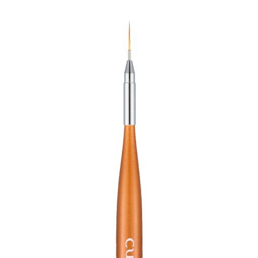 2_in_1_cupio_6_c9282_c Detailansicht eines feinen Pinsels mit orangem Griff und sehr feiner Spitze