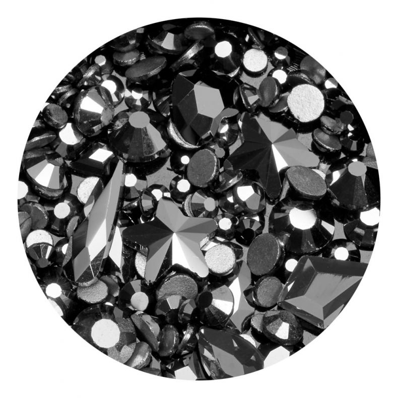 Detailaufnahme von schwarzen Strasssteinen in verschiedenen Formen und Größen
