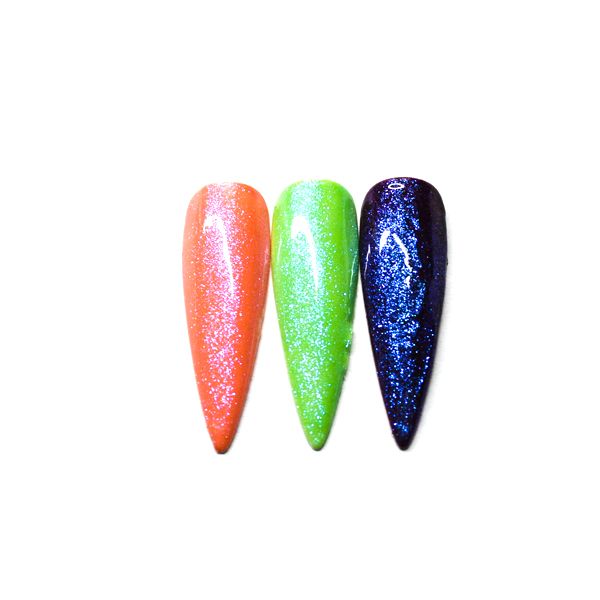 Drei spitz zulaufende Nagellackfläschchen in leuchtenden Farben mit Glitzer