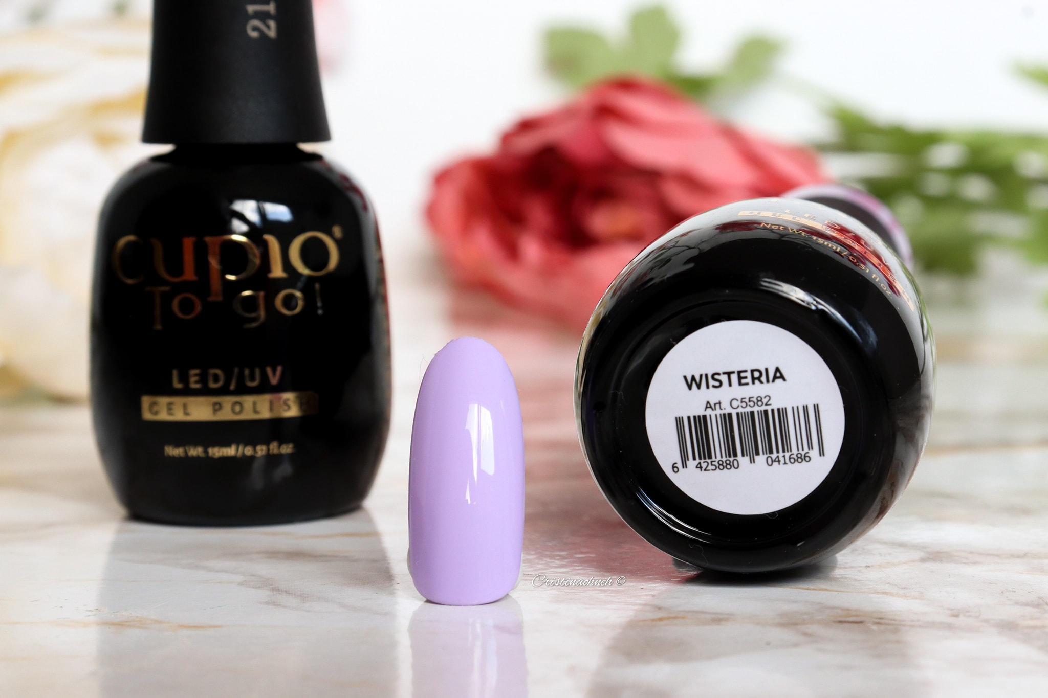 Violetter Nagellack von Cupio To Go! mit der Bezeichnung Wisteria auf dem Etikett