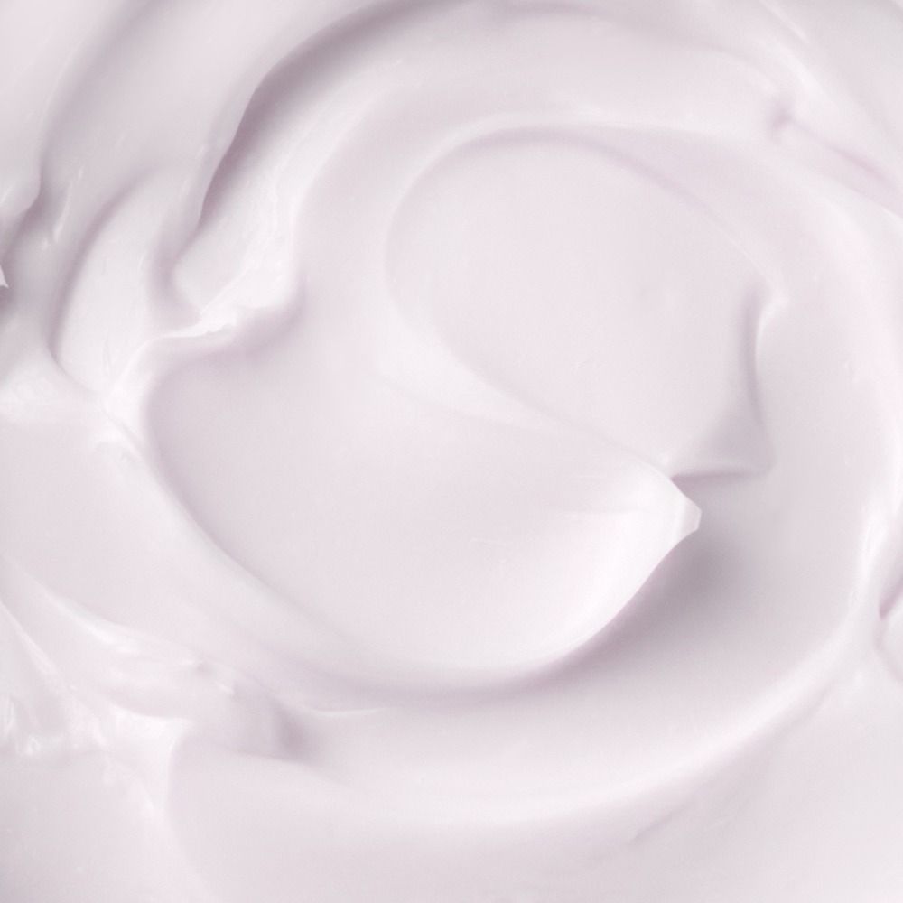 Cremige zartrosa Gesichtspflege-Creme in Nahaufnahme