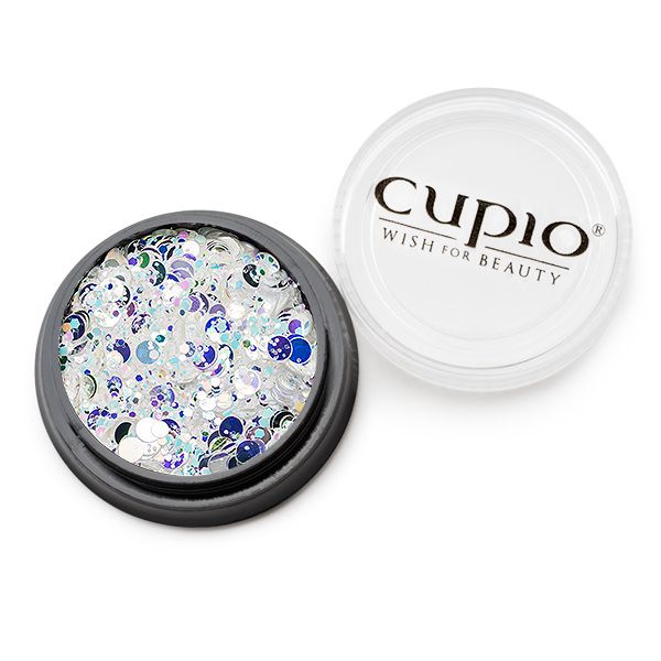 Glitzernde Nageldekorationspailletten in einer Dose von Cupio