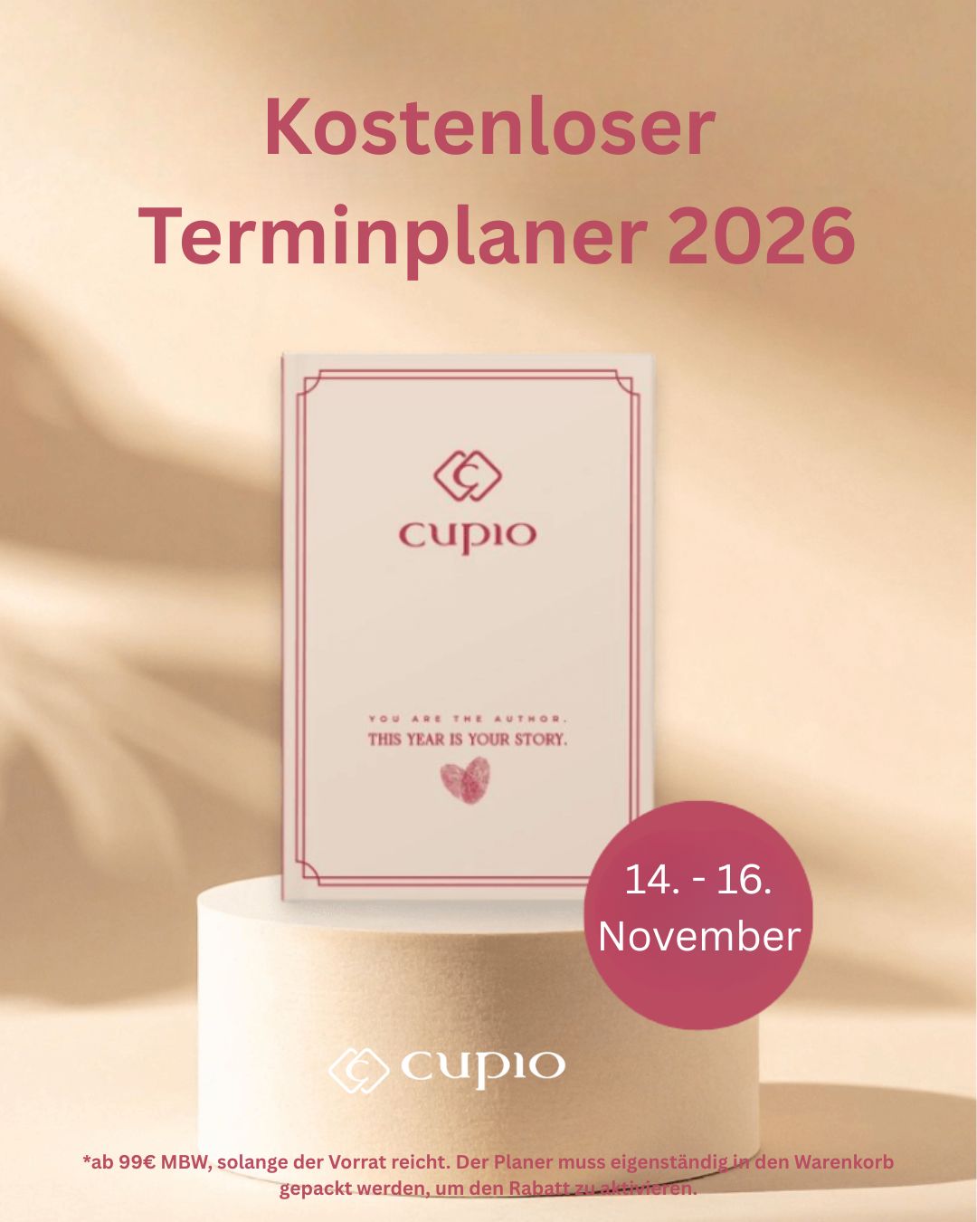 Kostenloser Terminplaner 2026 auf Podest mit Text