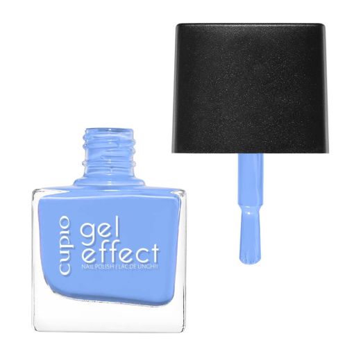 Flasche mit Cupio Gel Effekt Nagellack in einer hellblauen Farbe