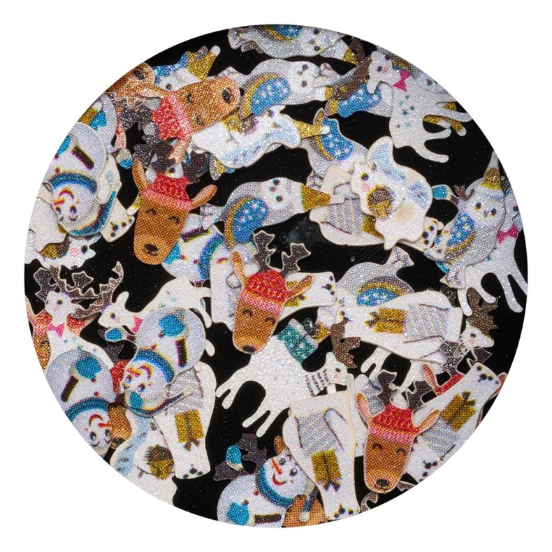 Weihnachtliche Sticker mit verschiedenen Motiven wie Rentieren und Schneemännern auf glitzerndem Hintergrund