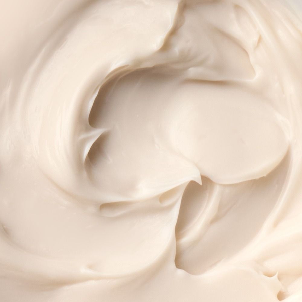Cremige Feuchtigkeitscreme in sanfter, glatter Textur