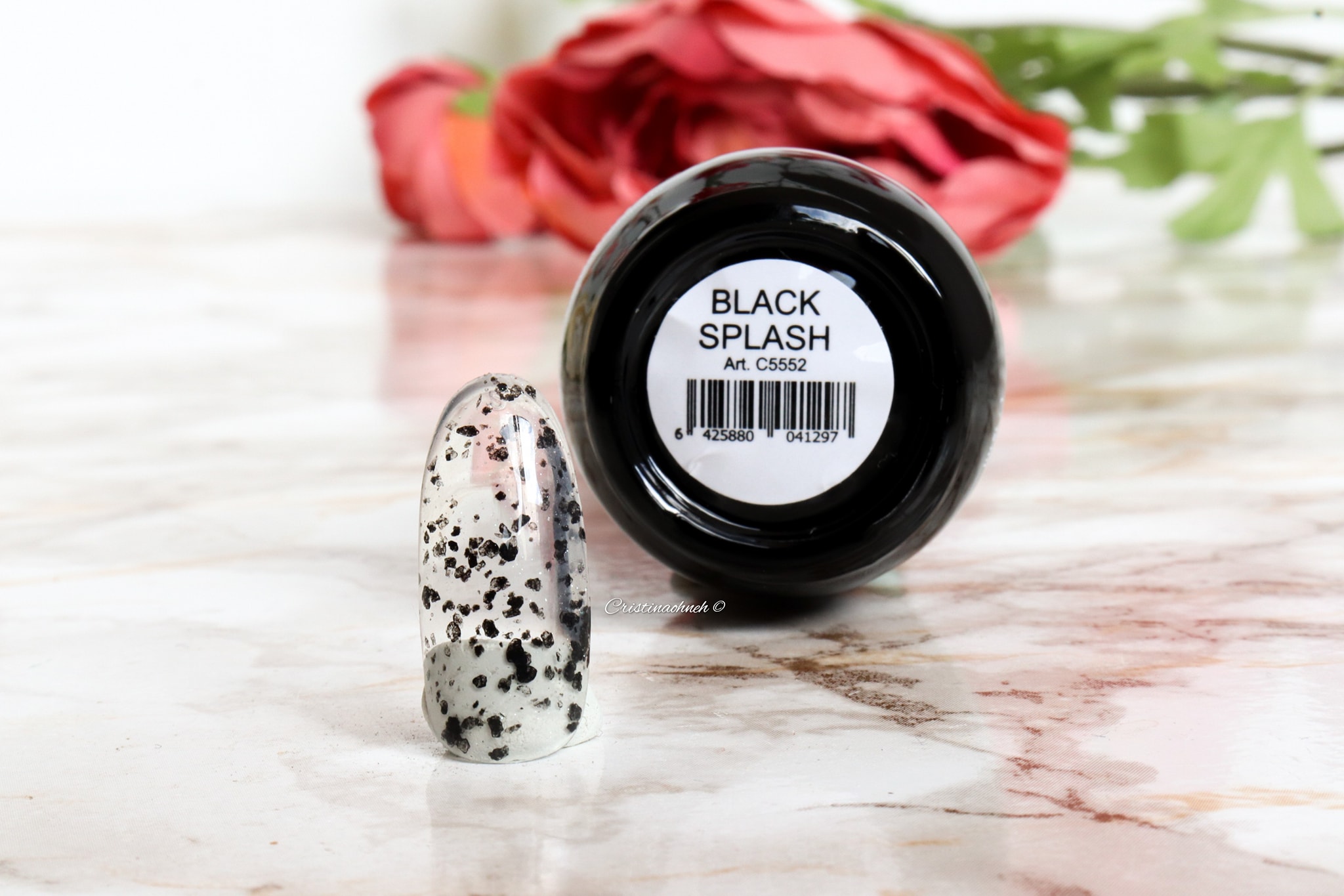 224520057_10220051636503993_644582056792112843_n Nageldesign mit Schwarz Splash Gel und künstlichem Fingernagel, Hintergrund mit Blumen