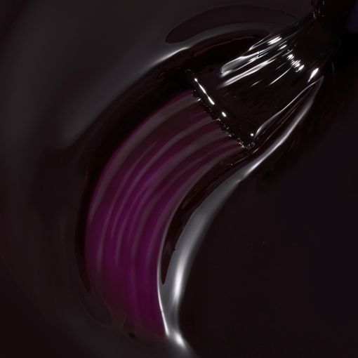 Nahaufnahme von geschmolzener dunkler Schokolade mit Gabel