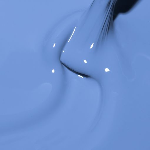 Nahaufnahme von blauer Farbe, die langsam verläuft.
