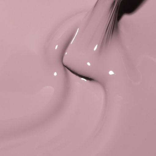 Detailaufnahme von zarter rosa Farbe, die aus einem Behälter fließt