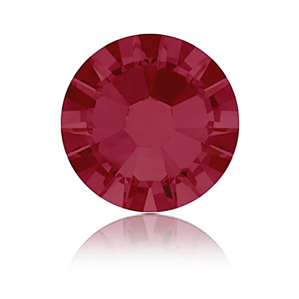 Runder roter Edelstein mit glatter Oberfläche und strahlendem Glanz