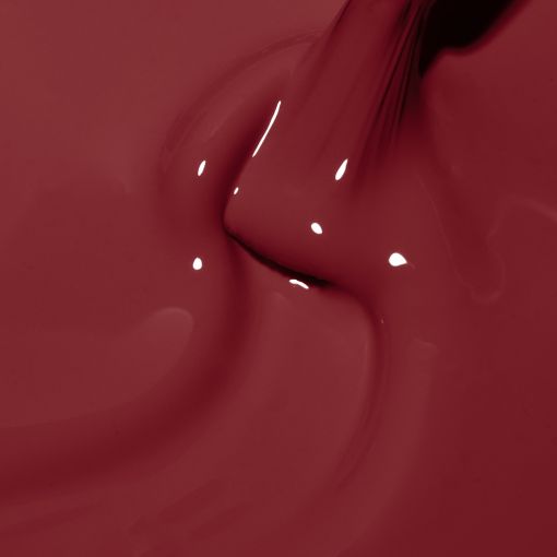 Nahaufnahme von flüssigem dunkelrotem Nagellack