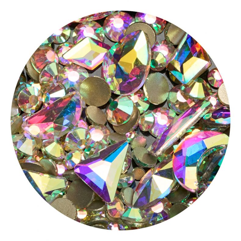 Vielfalt an bunten Strasssteinen in verschiedenen Formen für Bastelprojekte